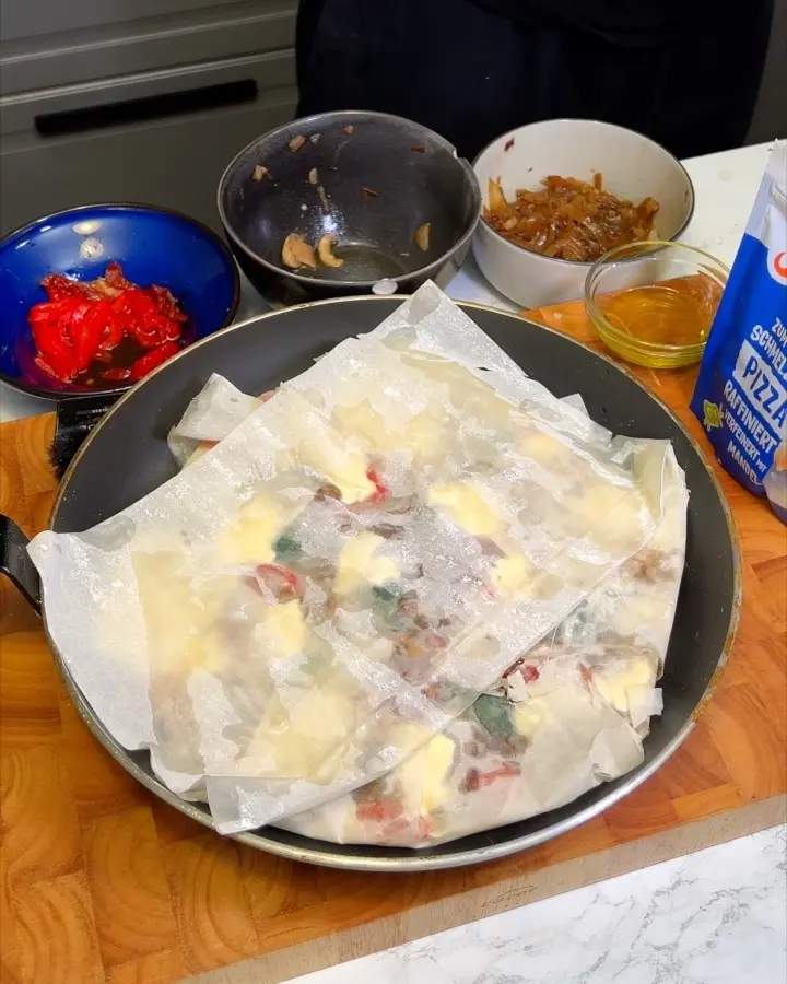 Cheesy Spinach and Filo Pie Recipe sealing