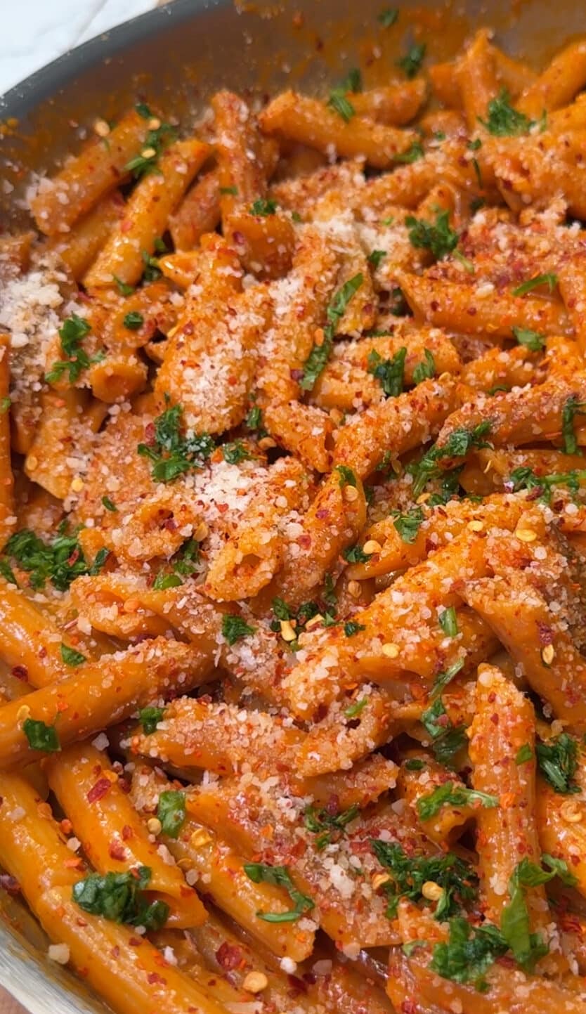 One-Pot Creamy Tomato Garlic Pasta (Vegan & Easy Recipe)